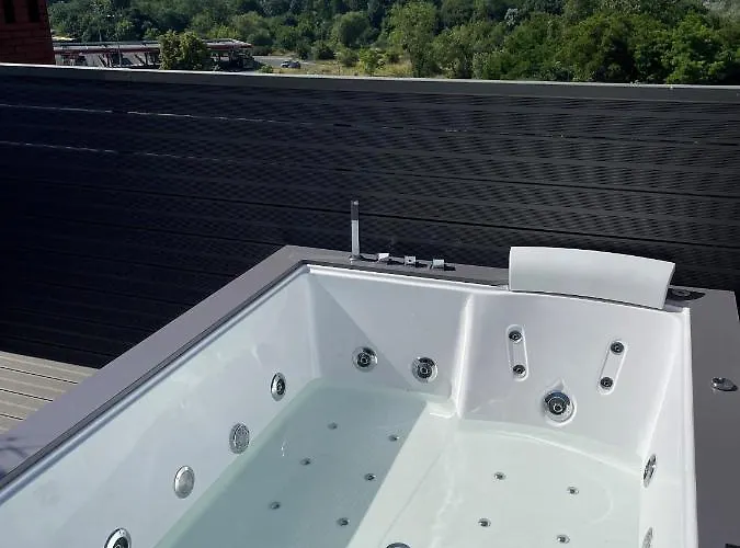 Srodka Boutique Hotel 3*